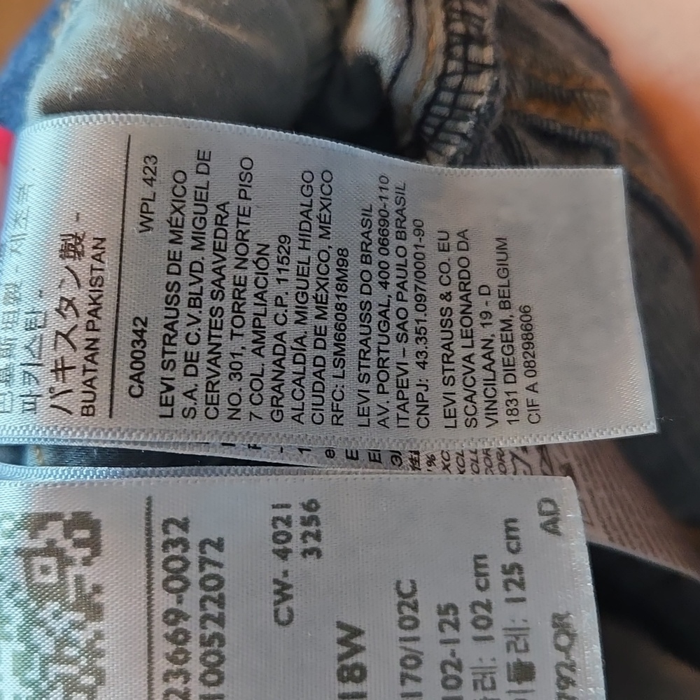 Dark Blue Denim Shorts. 18W Levis Shorts, Great Used Condition - Picture 5 of 7